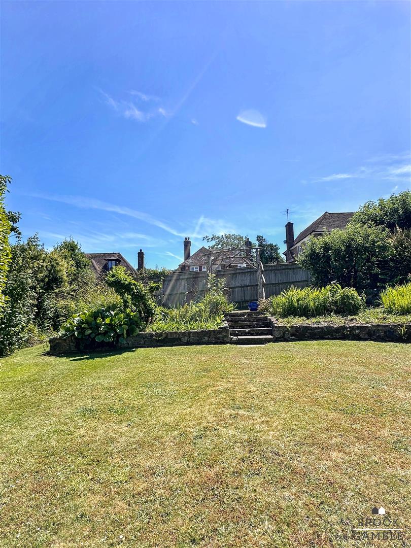 2 Bedroom House. Babylon Way in Eastbourne, 27